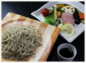 山形そばの実入りボロニアソーセージと焼き野菜のヘルシーせいろう